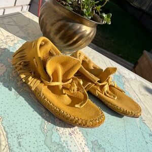 Vintage Blonde Leather Fringe Moccasins 8.5w
